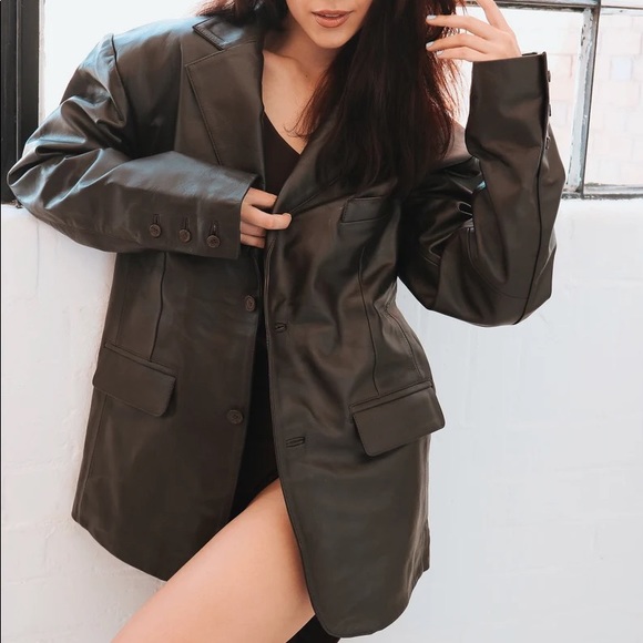 Oversized 90’s Leather Blazer - Picture 3 of 3